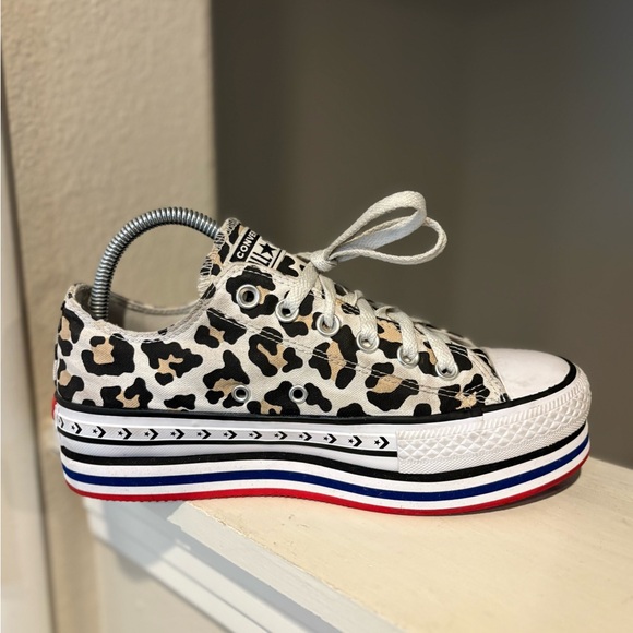Converse Leopard Print Women's Sneakers Size 7.5 Platform Chuck Taylor Cheetah - Picture 3 of 9